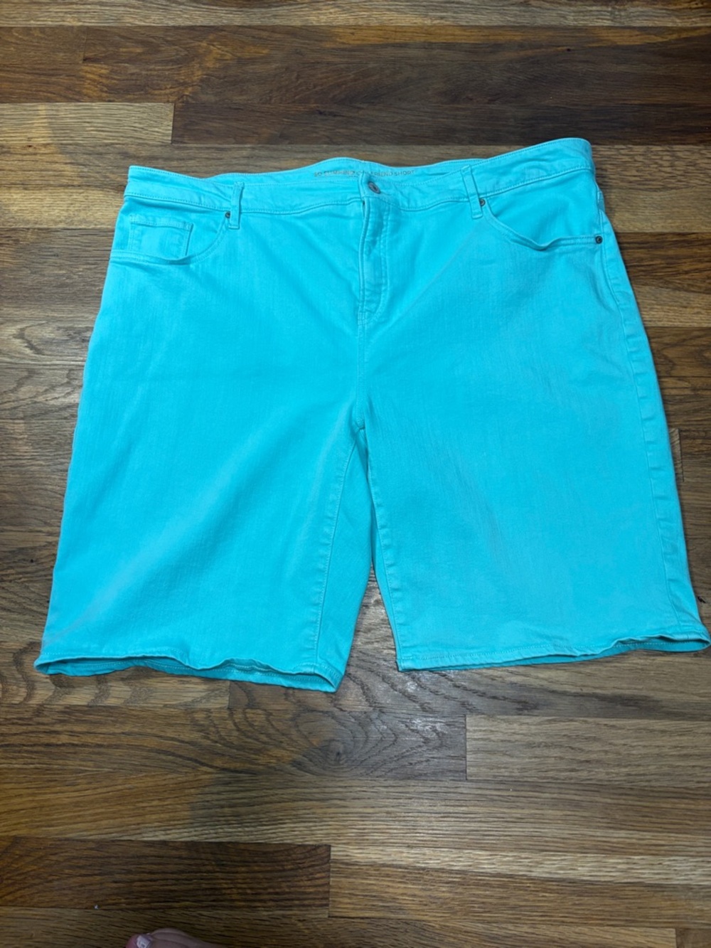 CHICOS so slimming girlfriend short